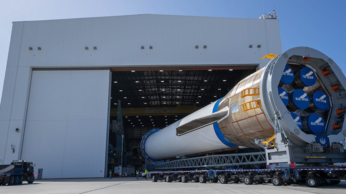 Rocket Report: New Glenn shows out; ULA acknowledges some fairing issues