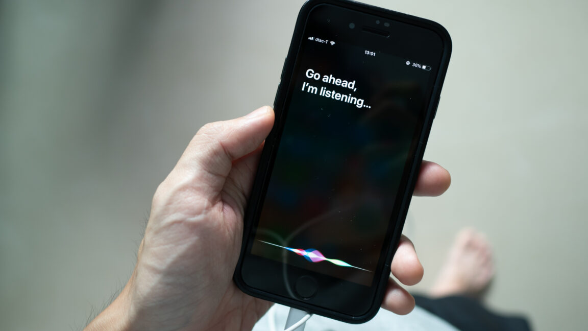 Apple agrees to pay M, delete private conversations Siri recorded